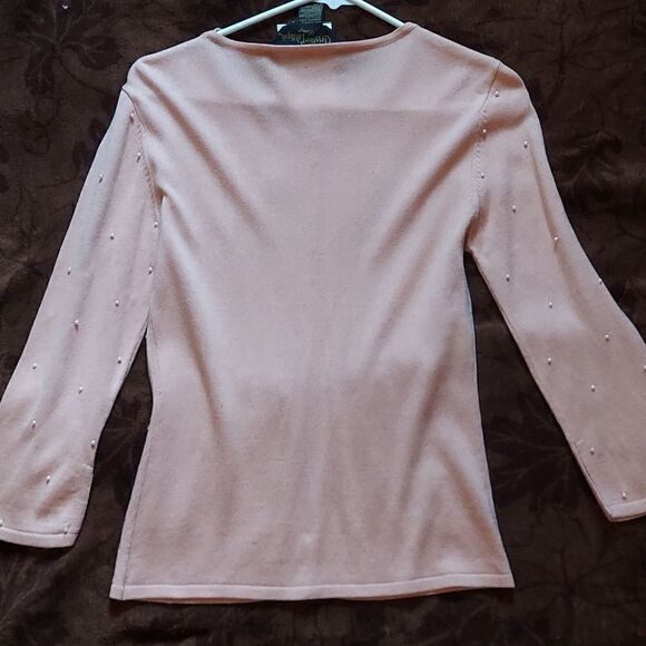 Adorable cashmere like sweater  with pearls - Picture 8 of 11